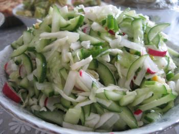 Салат из капусты свежей