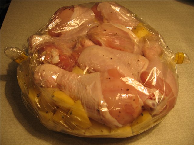 Картошка с курицей в рукаве (в духовке)