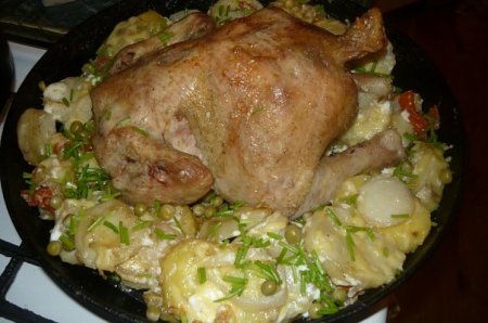 Как приготовить курицу в духовке с картошкой